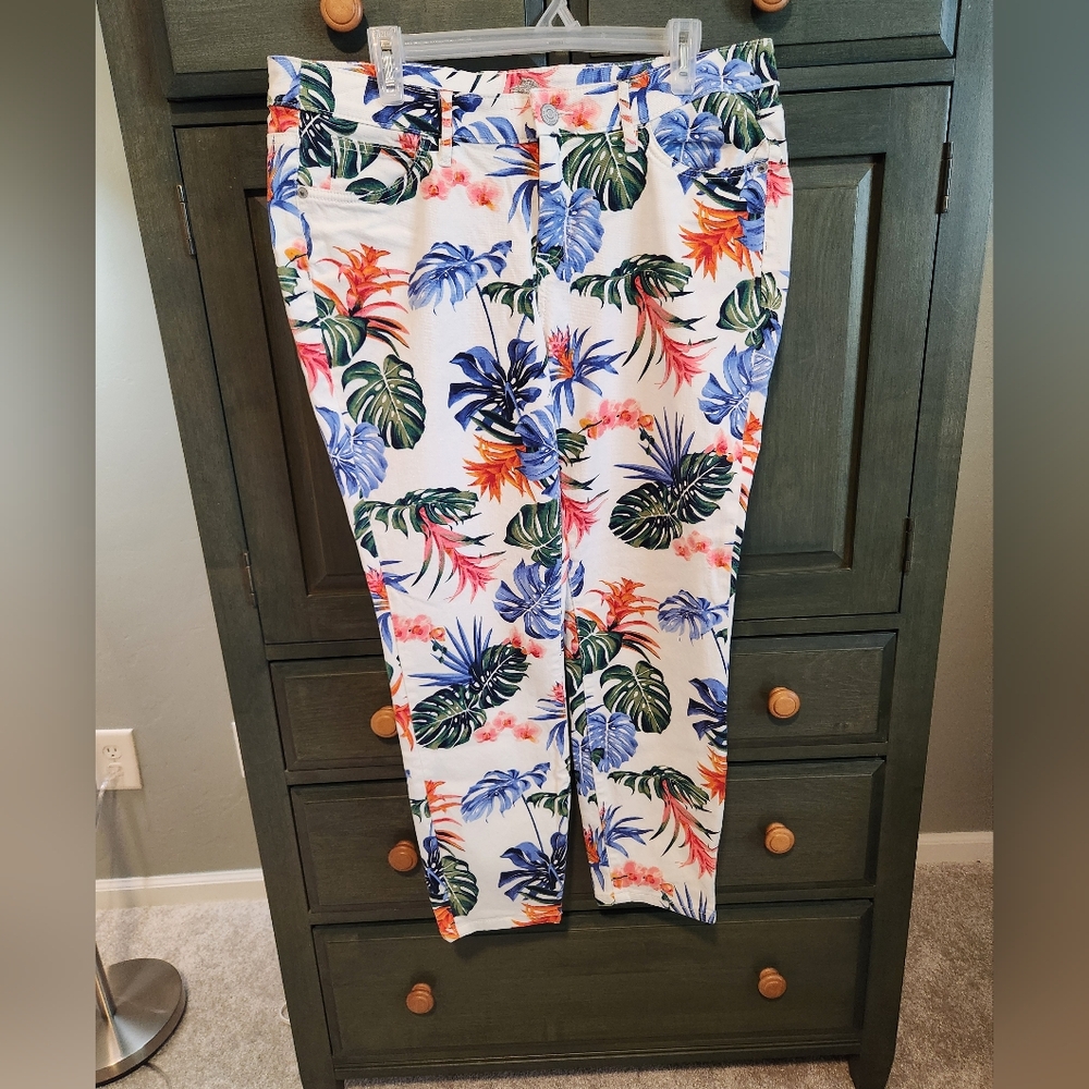 Tommy Bahama Tropical Floral Jeans - Picture 3 of 10
